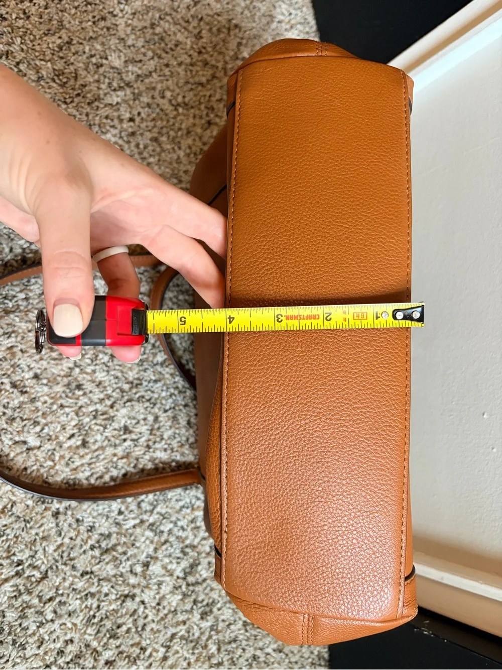 Kate Spade Outlet Jackson Medium Triple Compartment Shoulder Bag in Gingerbread